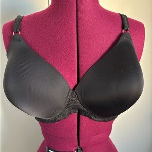 EUC Maidenform Black Women's Bra with laced sides, Size 40D